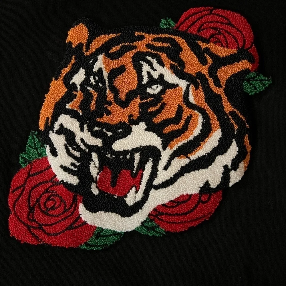 ASOS WOMEN’S BLACK TIGER ROSE EMBROIDERED OVERSIZED SWEATSHIRT SIZE MEDIUM